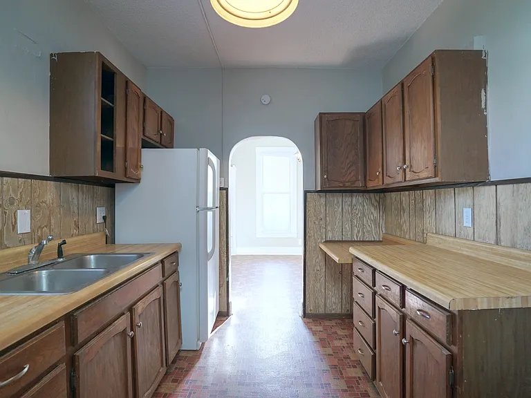 616 Liberty St — Photo 9