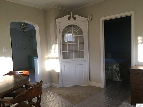 4th image of 423 Willis Ave