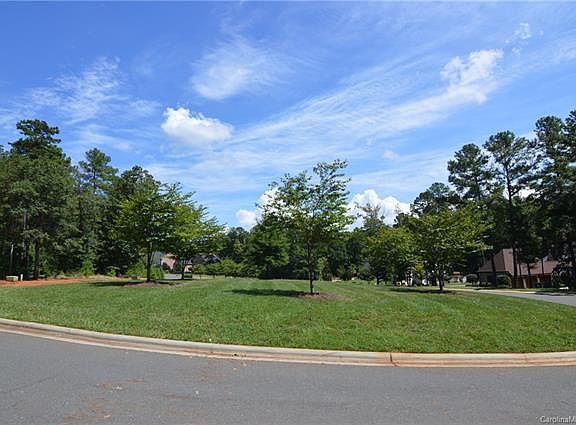 3rd image of 3252 Ashwood Park Dr