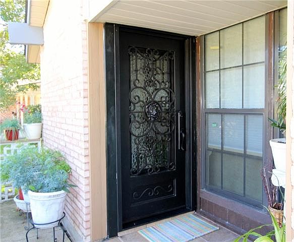 1st image of 2820 Mark Twain Dr