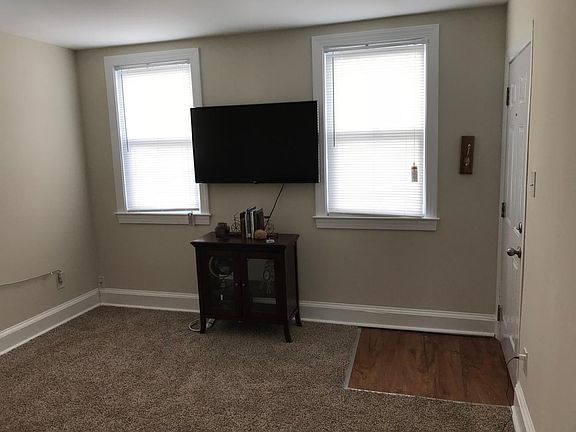 Living Room 2/2