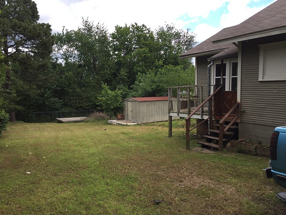 2nd image of 844 W Delaware St