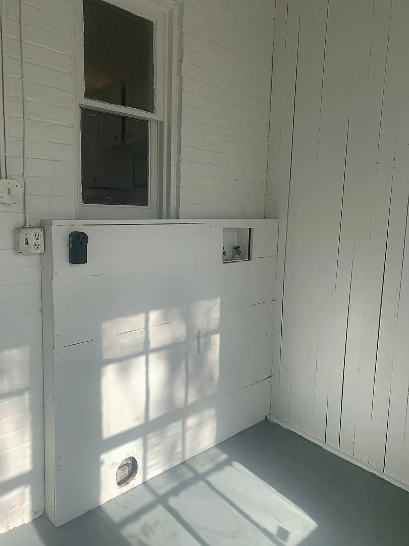 Spacious House with Parking-York City SD — Photo 2