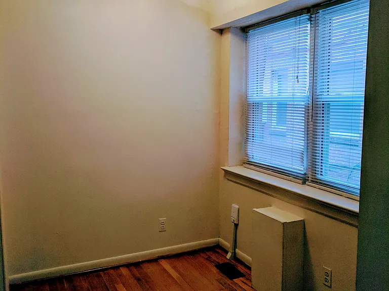 3425 Kensington Avenue — Photo 11