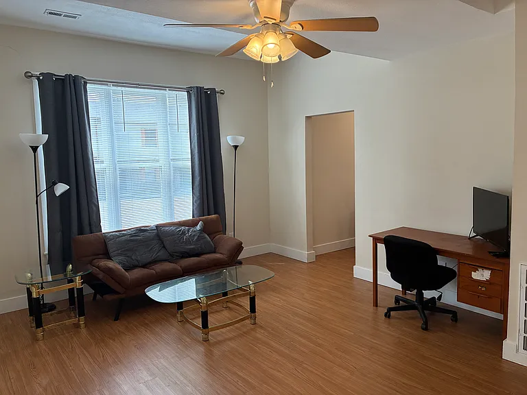 429 E Madison St #A — Photo 4