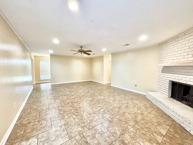 1323 Tamari Dr — Photo 3