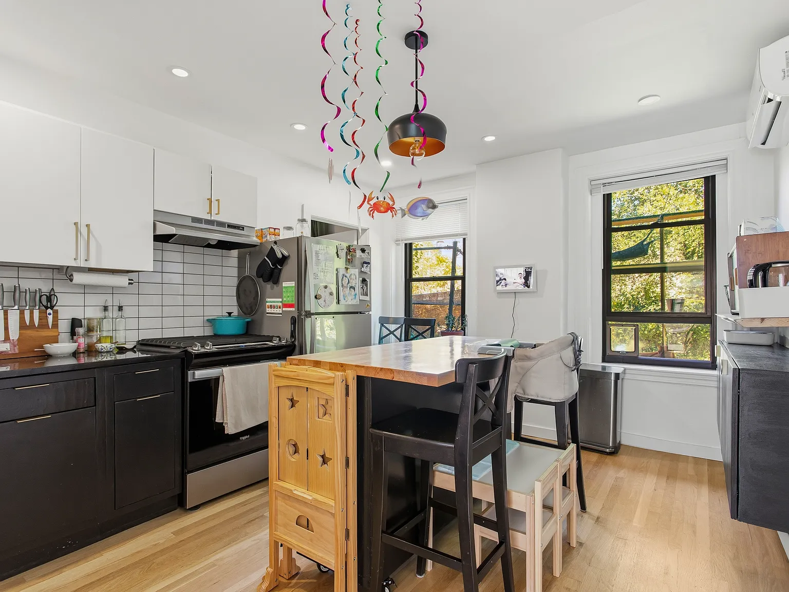 2 bed, 950 sqft, $2,500 — Photo 2
