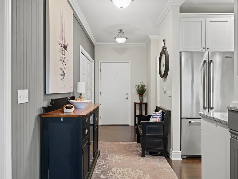4 Gaslight Dr #203 — Photo 4