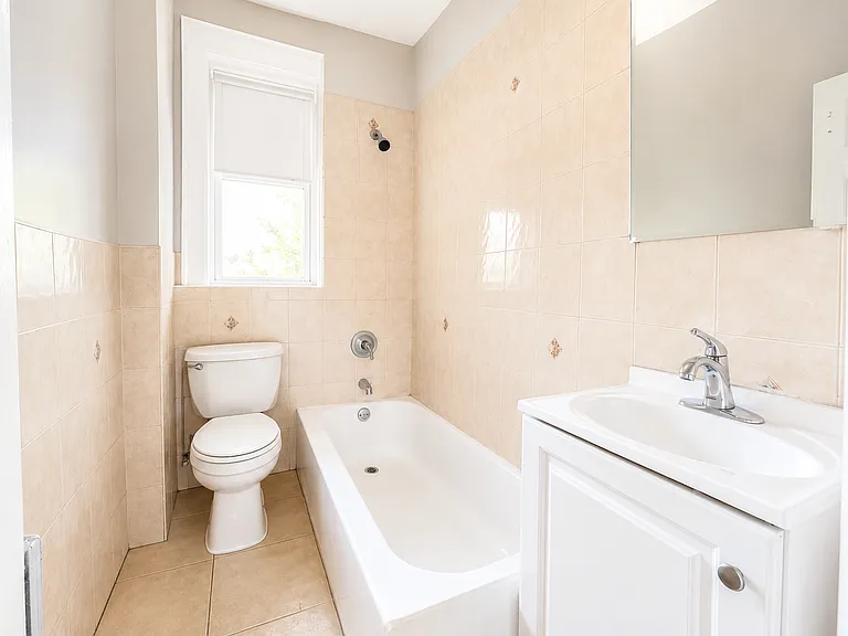 731 S 13th St #2L — Photo 2