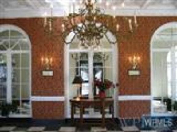 4th image of 910 Stuart Ave APT 6C