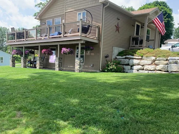 200 Narragansett Ave, Lanesborough, MA 01237