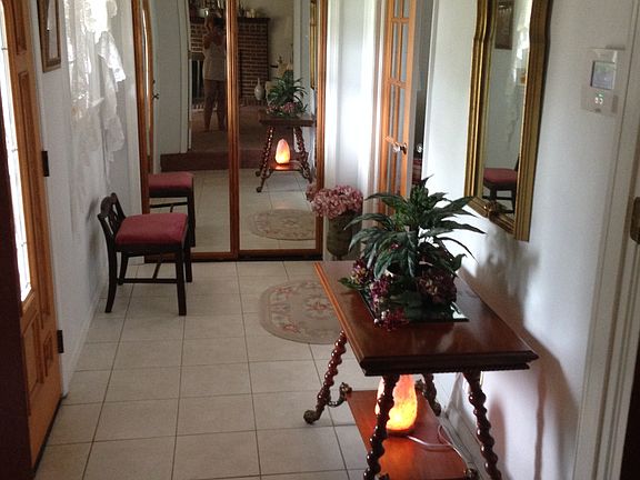 5th image of 680 Charlecote Dr