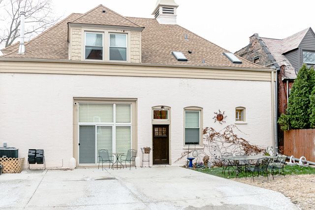 1st image of 442 E Oakwood Blvd