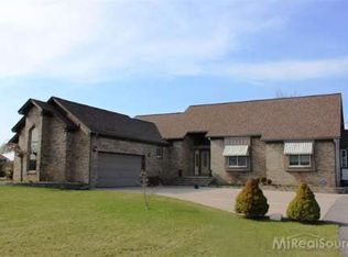 6918 Arnold Rd, Cottrellville, MI 48039