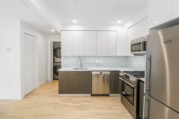 Rented by Bond New York | media 4