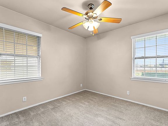 3rd image of 1830 Pleasant Run Rd