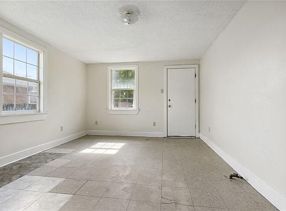 4th image of 3029 Allen St #B