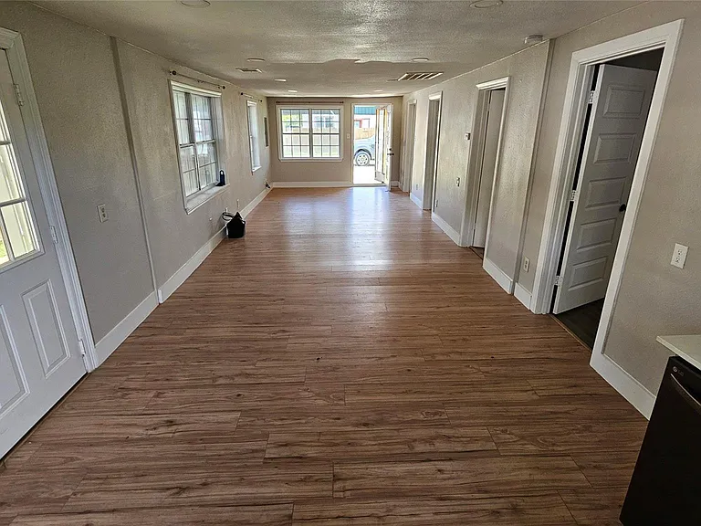 2415 Perry St — Photo 8