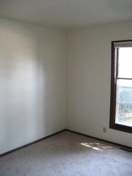 2504 Worcester Dr — Photo 8