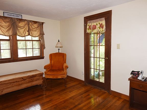 2nd image of 136 Taylor St