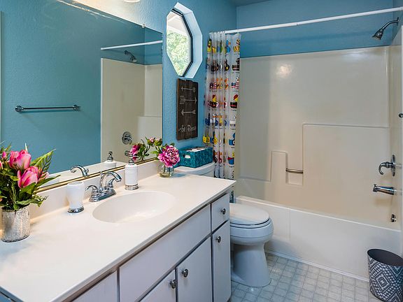 4th image of 2219 Country Villa Ct
