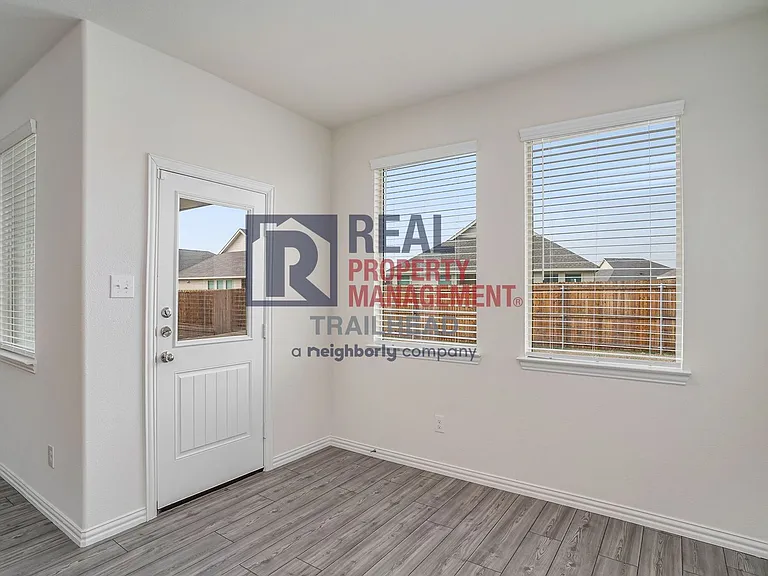 616 Fitzroy Ln — Photo 11