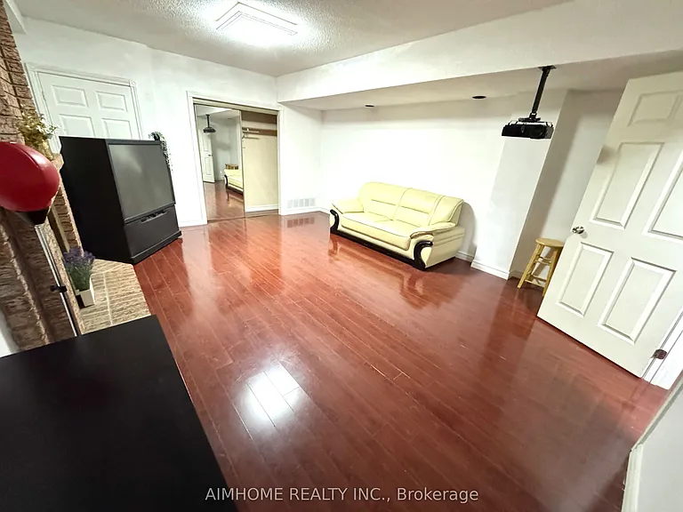 38 Lee Ave — Photo 18