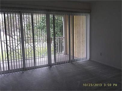 3rd image of 1527 NE Chardon St