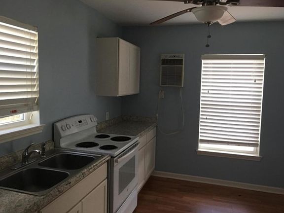 4th image of 1050 Vanderbilt St #2