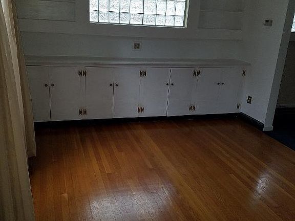 4th image of 2445 Ravenwood Ave