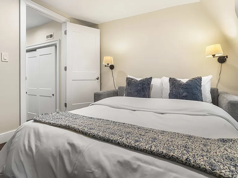 327 E Capitol St SE #2 — Photo 40