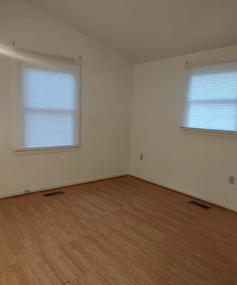 902 Russell Ct W — Photo 11