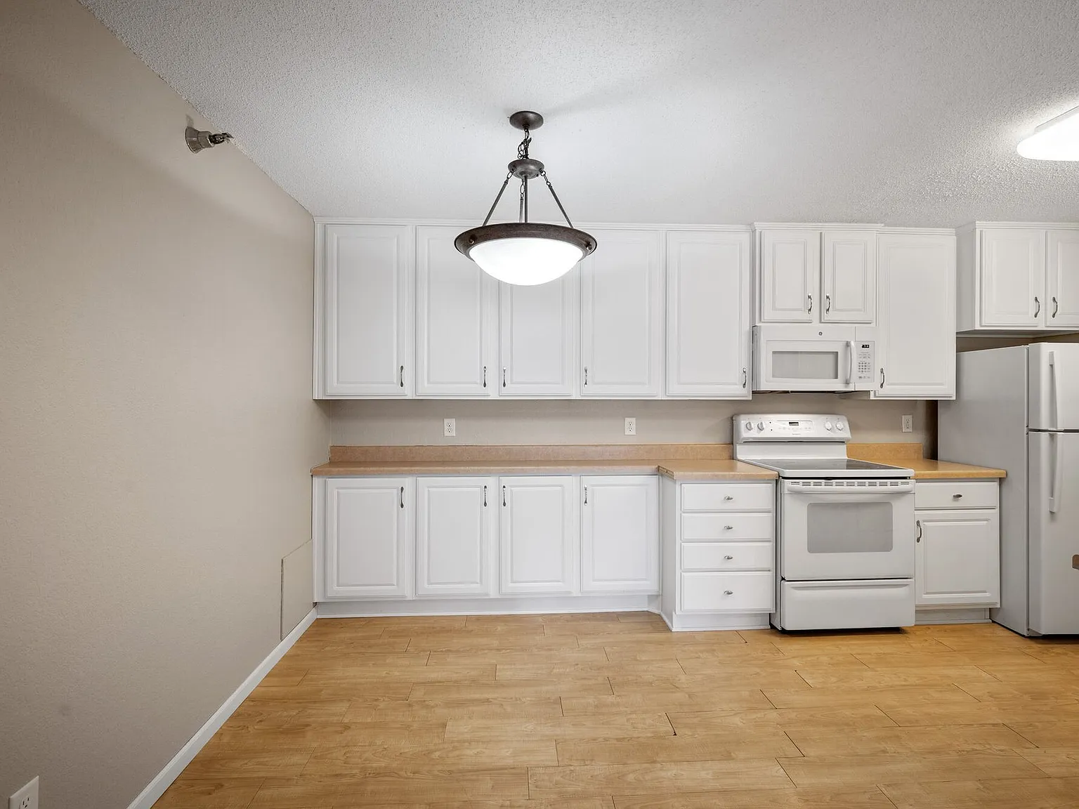 Sterling Ponds Apartments — Photo 2