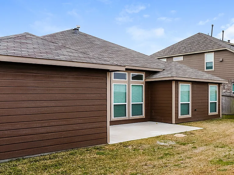 1902 Walnut Green Cir — Photo 16