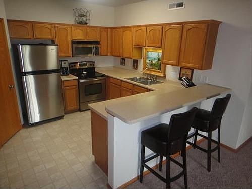 3rd image of 460 Bradley Pl Unit 6