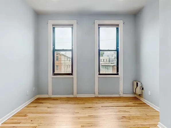 244 Webster Avenue image 18 of 25