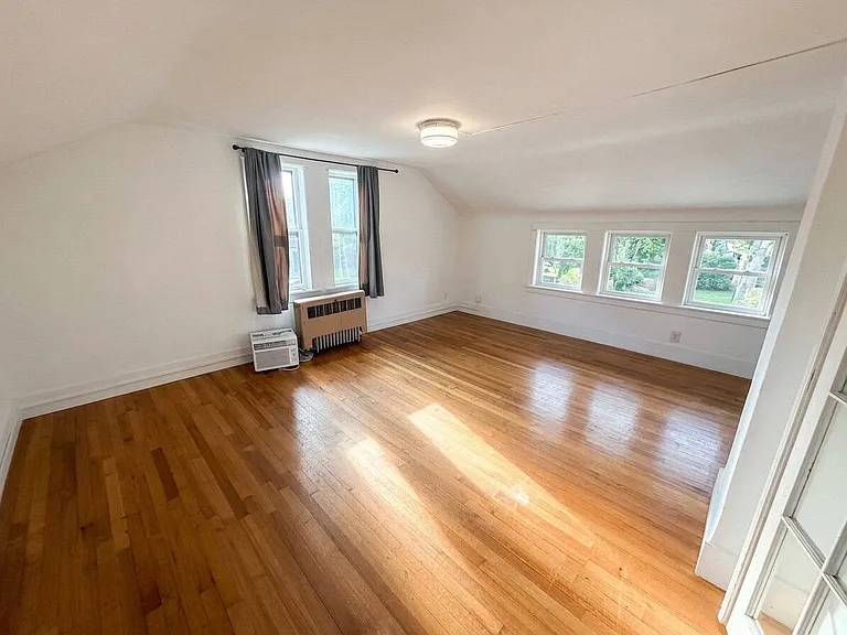 35 Maple St — Photo 6