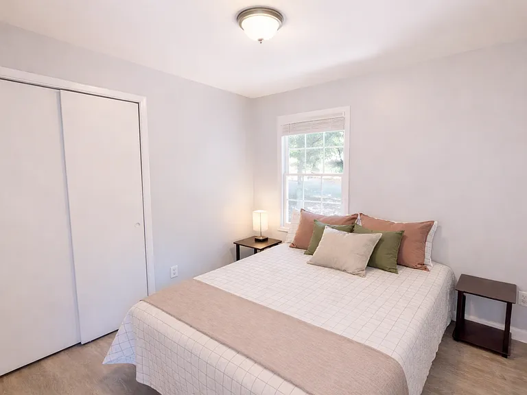 4449 Malibu Dr — Photo 4