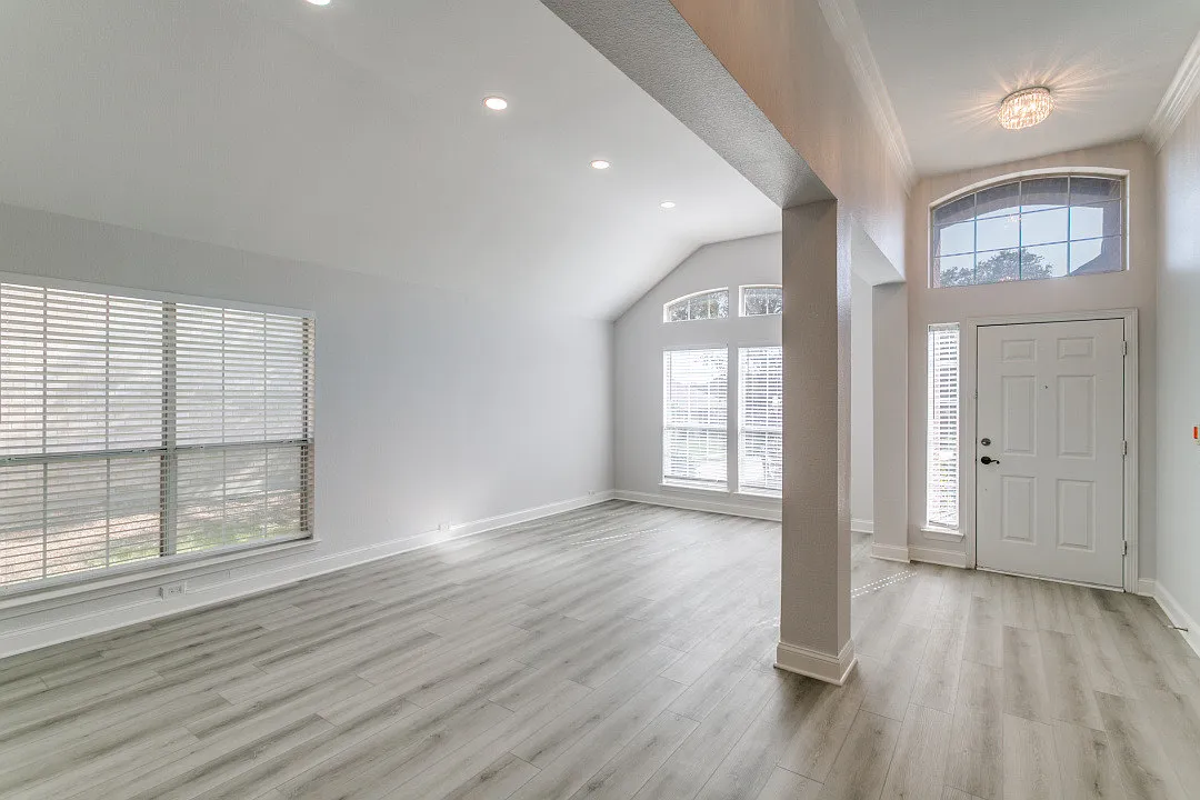 3 bed, 1935 sqft, $3,500 — Photo 2