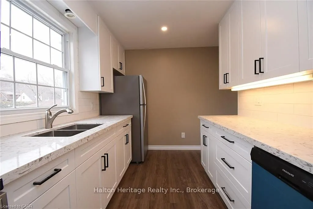 342 Rosedale Ave — Photo 2