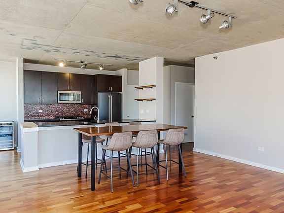 5th image of 611 S Wells St #1703