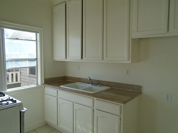 3rd image of 102 Orange Ave APT 12