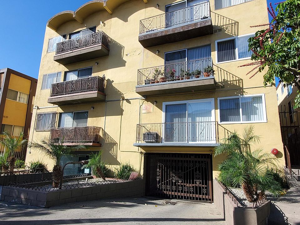 1st image of 345 S Manhattan Pl