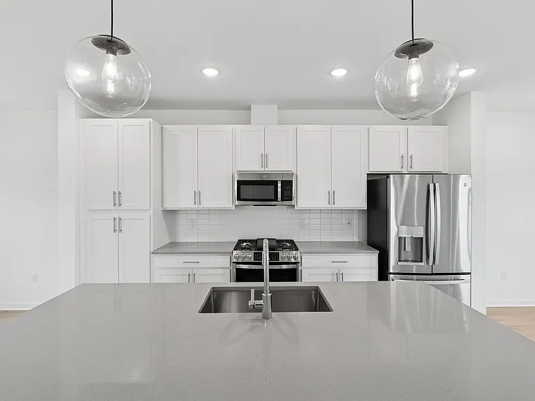 55 Silverbell Ave — Photo 6