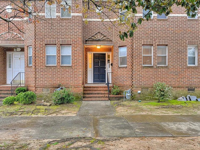 305 Telfair St — Photo 2