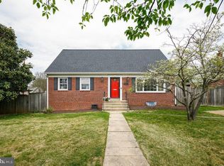 5909 Kingsford Pl, Bethesda, MD 20817