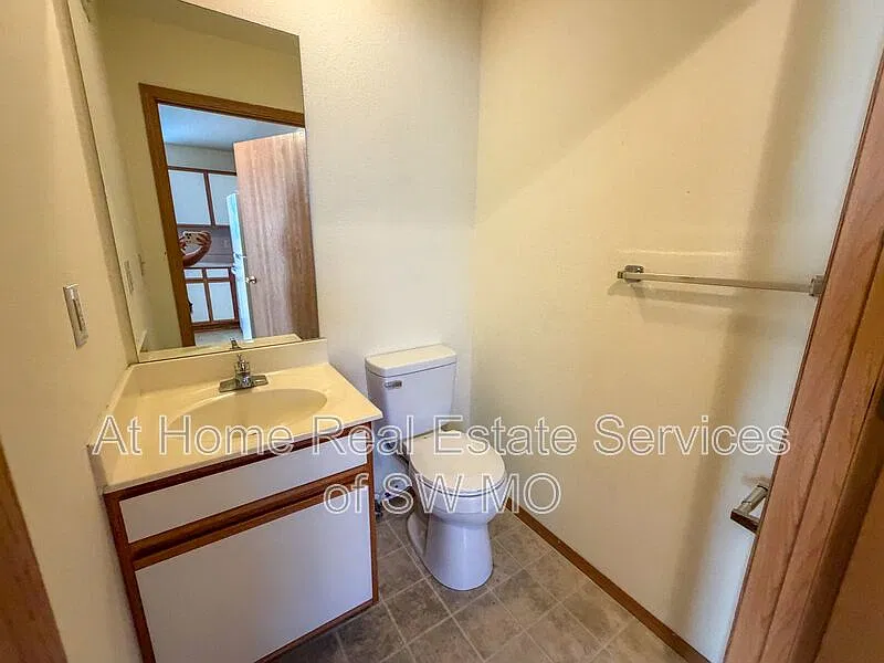 2 bed, 2.5 bath, 1100 sqft, $1,130 — Photo 4