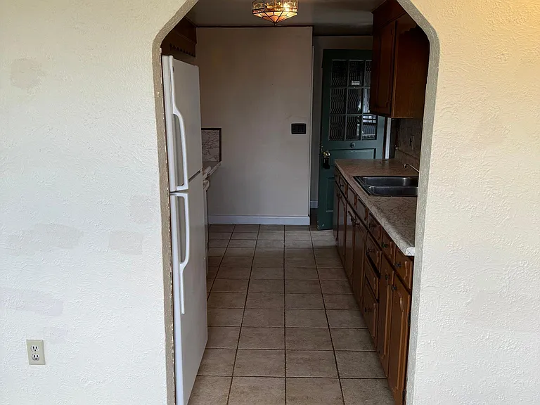 807 Potomac Ave — Photo 25