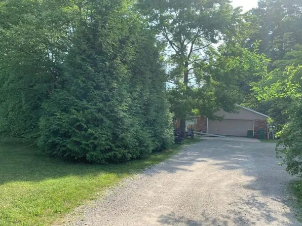 10111 Ozga St, Romulus, MI 48174