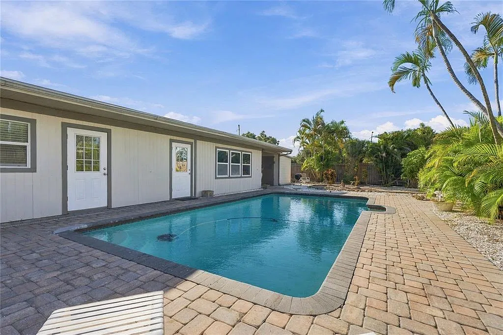 4 bed, 2.0 bath, 1434 sqft, $3,500 — Photo 1